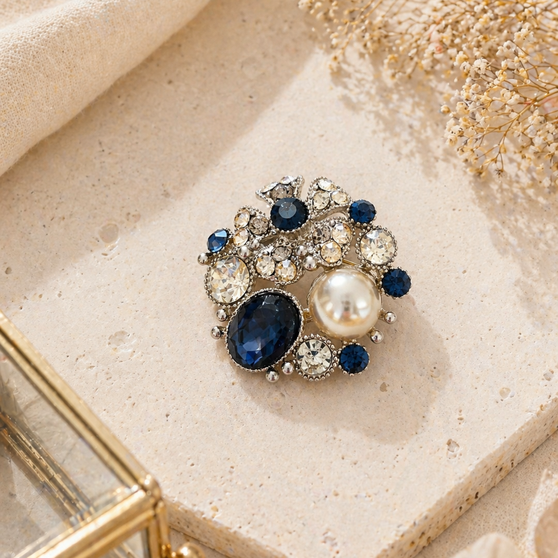 Brož s perlou a modrými kamínky – elegantní kruh4